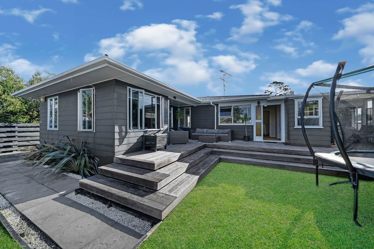 33 Marvon Downs Avenue, Pakuranga Heights, Auckland - Carousel 1
