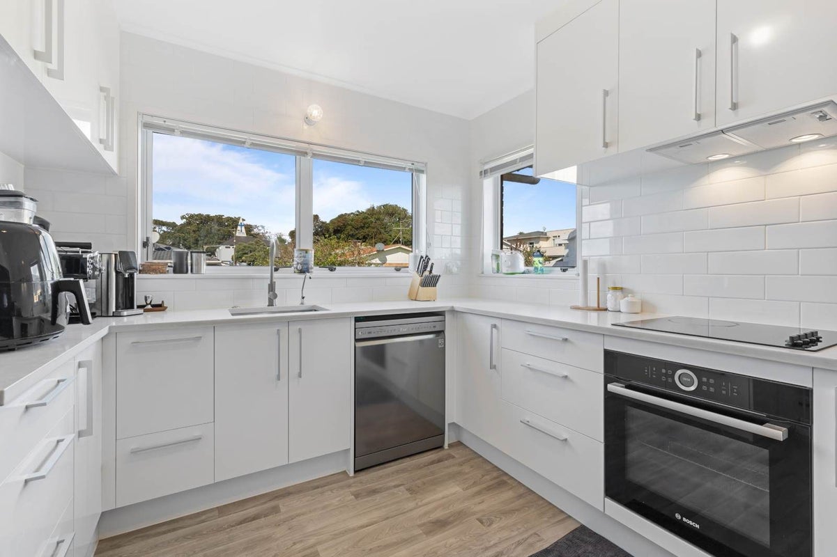 3/10 Shakespeare Road, Milford, North Shore City, Auckland - Carousel 1