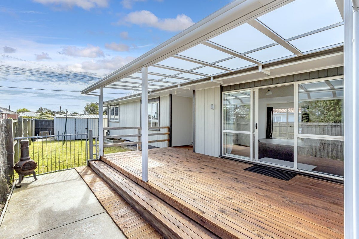 330 Breezes Road, Aranui, Christchurch - Carousel 1