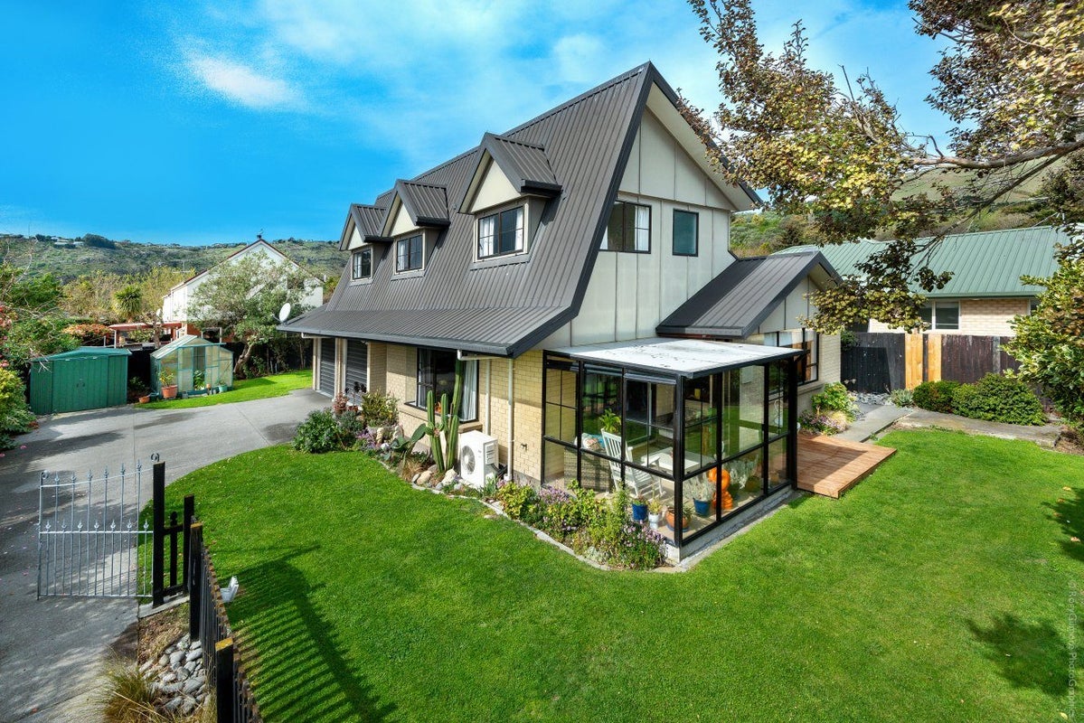 21 Laing Crescent, Heathcote Valley, Christchurch - Carousel 2