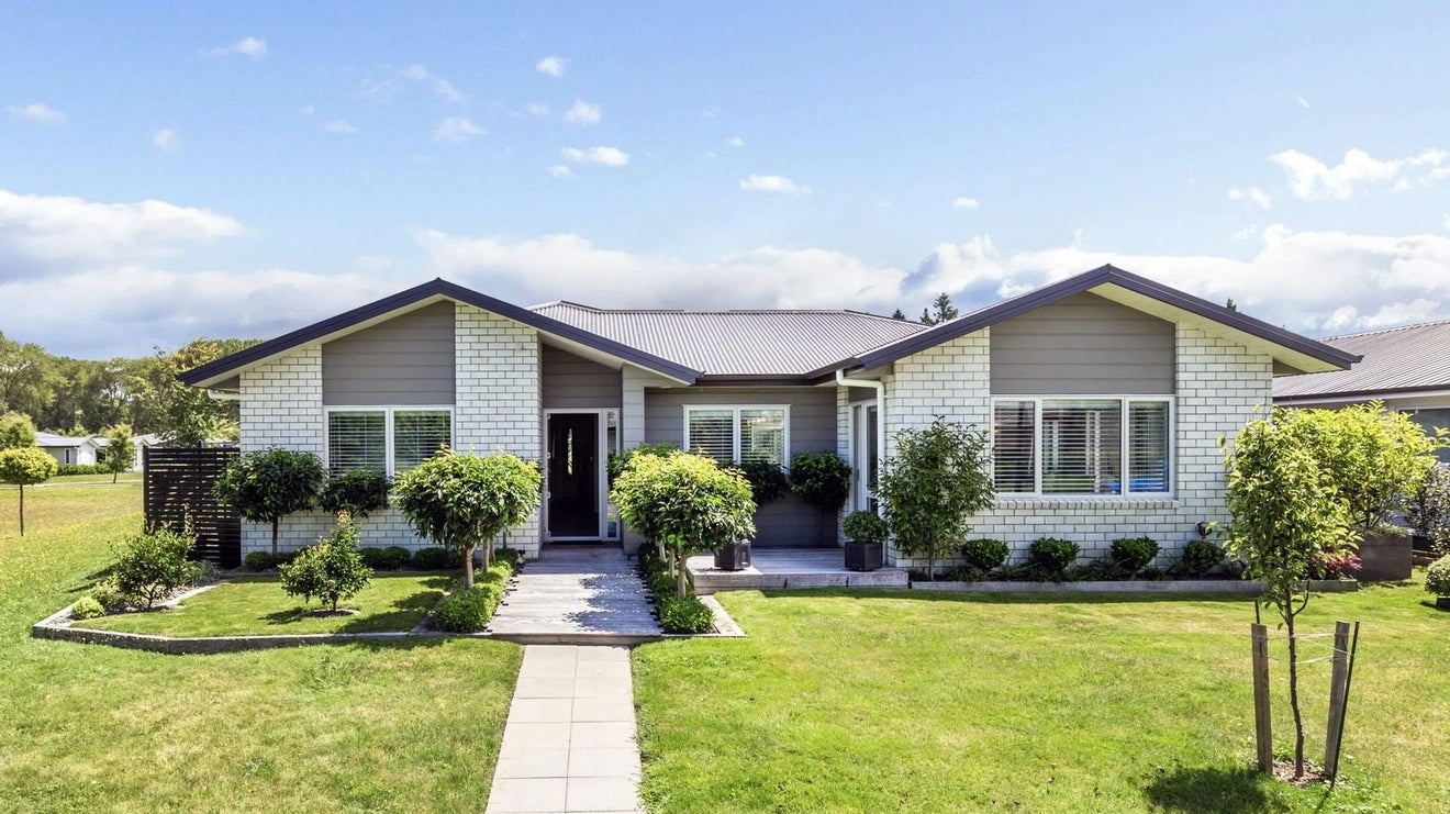 8 Maison Way, Rangatira Park, Taupo - Carousel 1