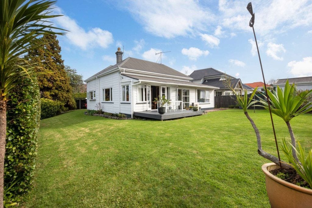 10 August Place, Greenlane, Auckland - Carousel 2