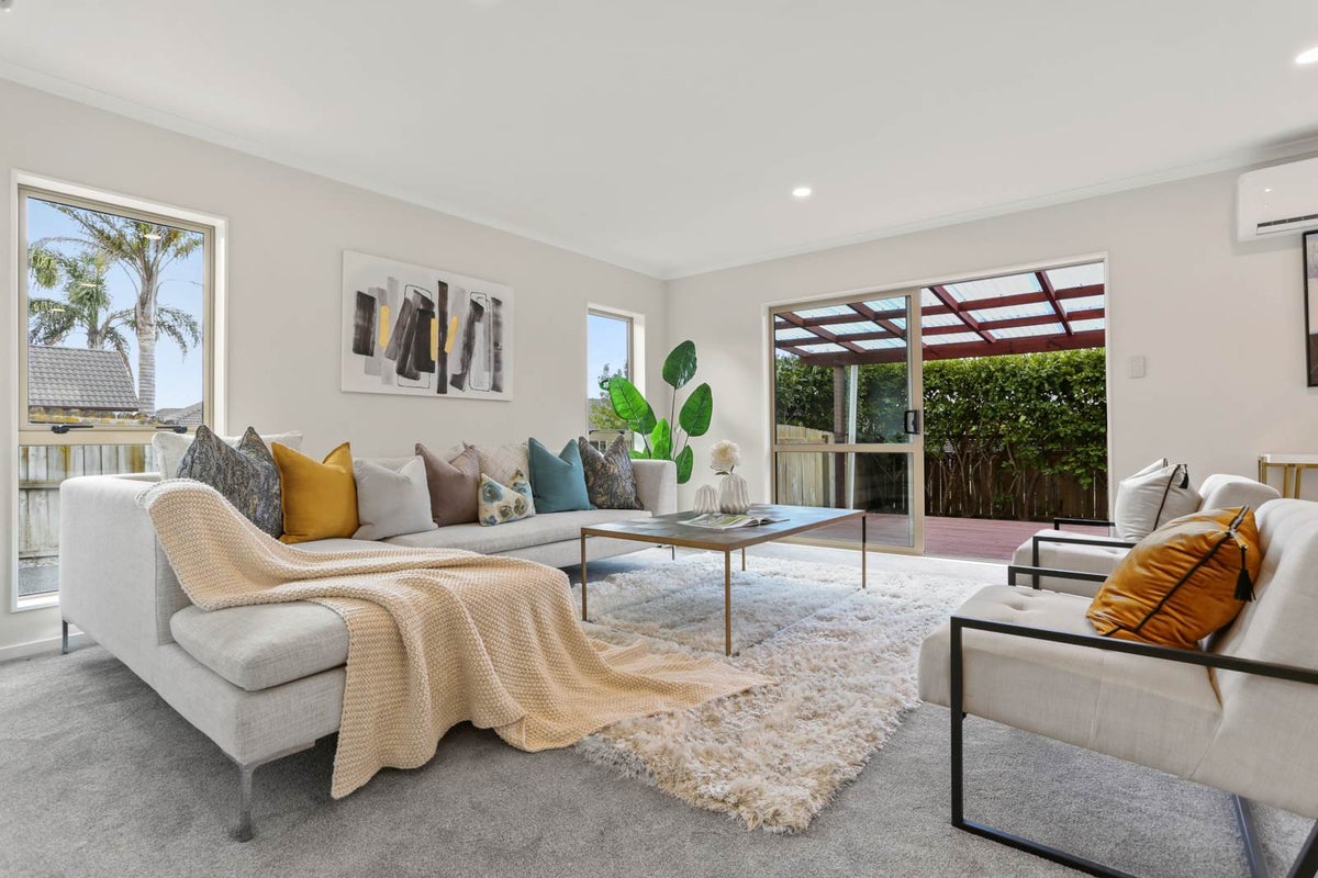 20 Elwyn Close, Flat Bush, Auckland - Carousel 1