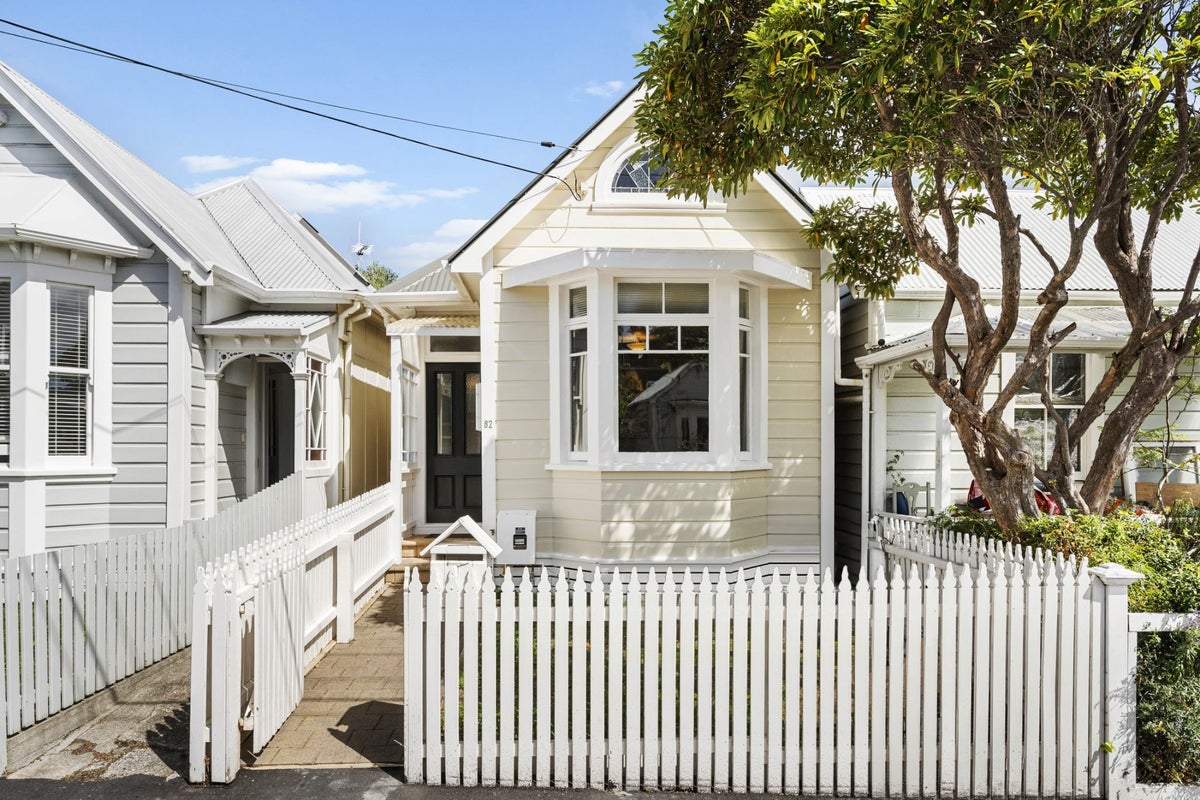 82 Elizabeth Street, Mount Victoria, Wellington - Carousel 1