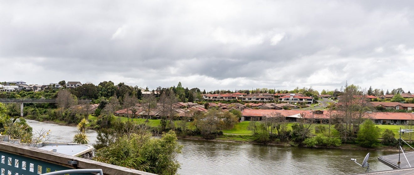 21 Sycamore Place, Pukete, Hamilton - Carousel 1