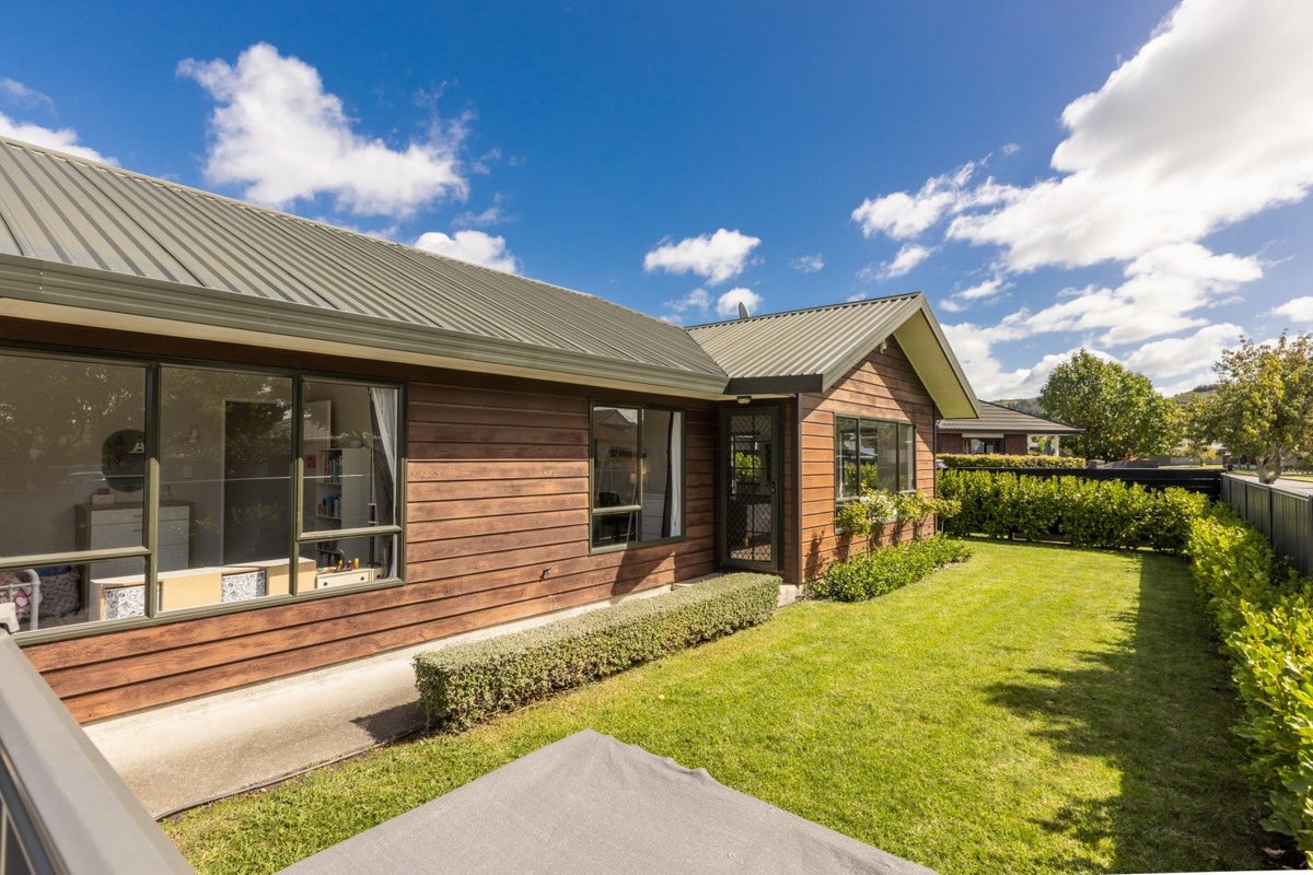 39 Whiting Crescent, Greenmeadows, Napier - Carousel 2