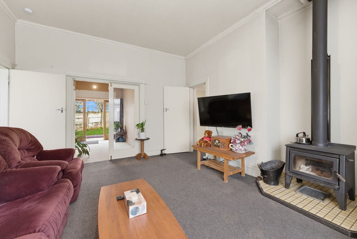 15 Cambridge Terrace, Gore, Gore, Southland - Carousel 1