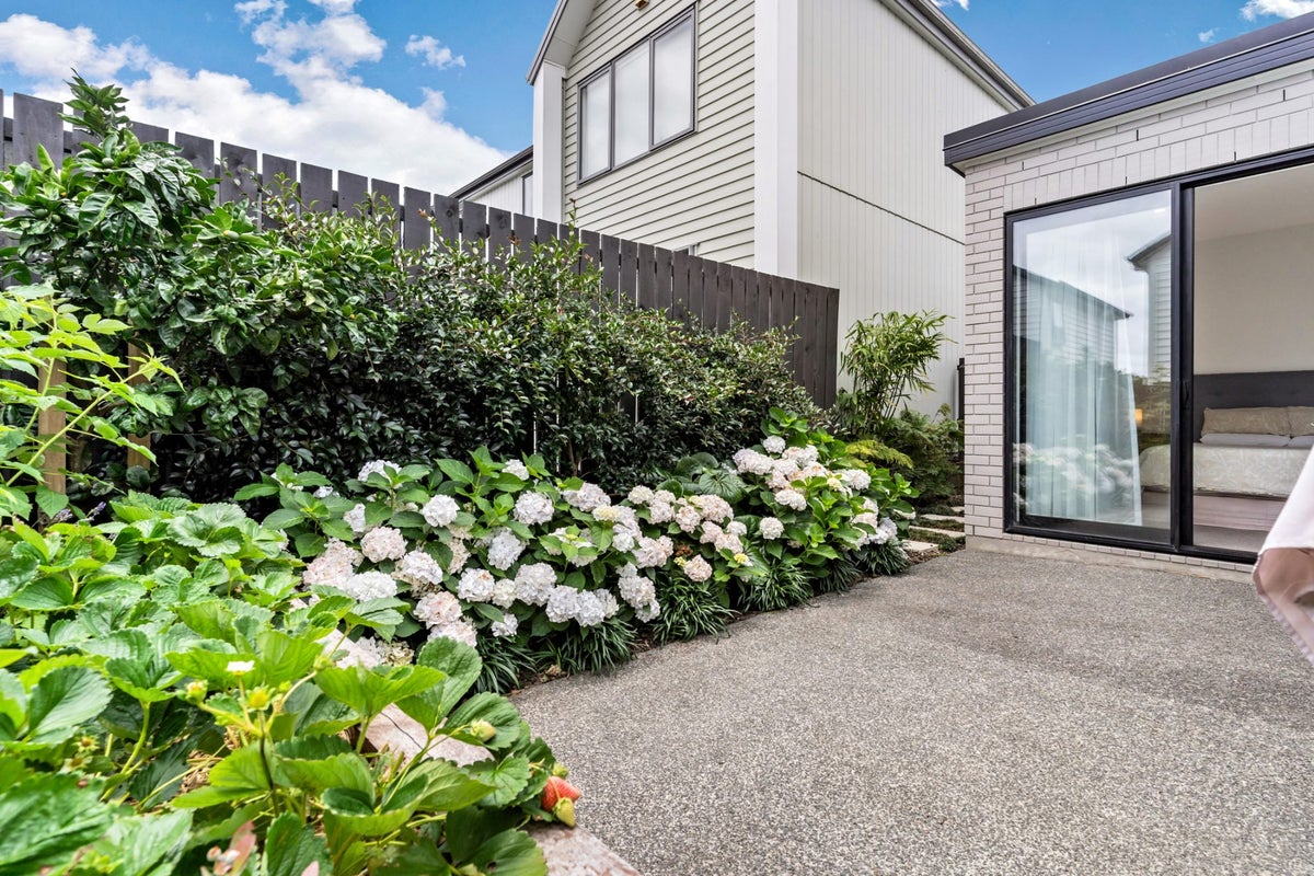 6 Aveline Place, Glen Innes, Auckland - Carousel 2