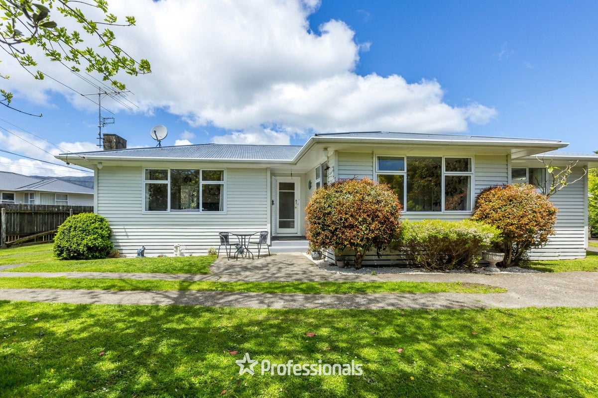 25 Totara Park Road, Clouston Park, Upper Hutt - Carousel 1
