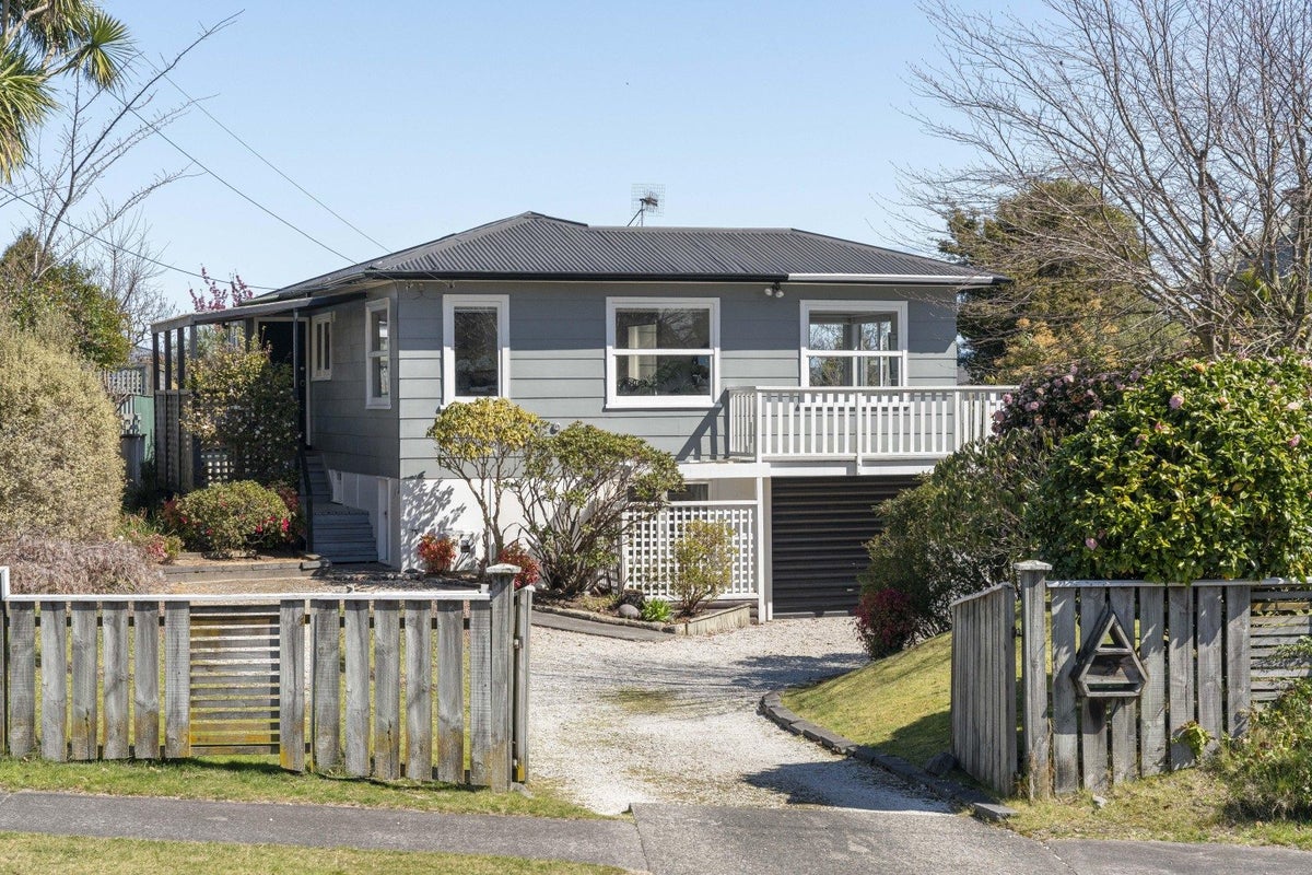 21 Sunset Street, Hilltop, Taupo - Carousel 1