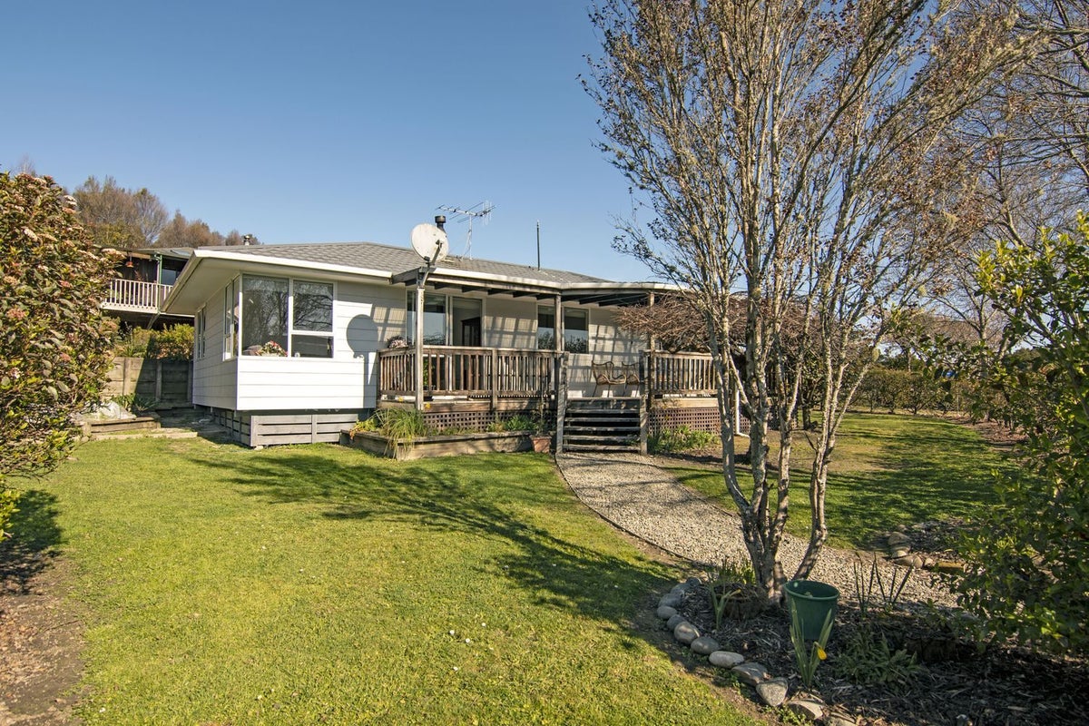 25 Hunt Terrace, Wakefield - Carousel 1