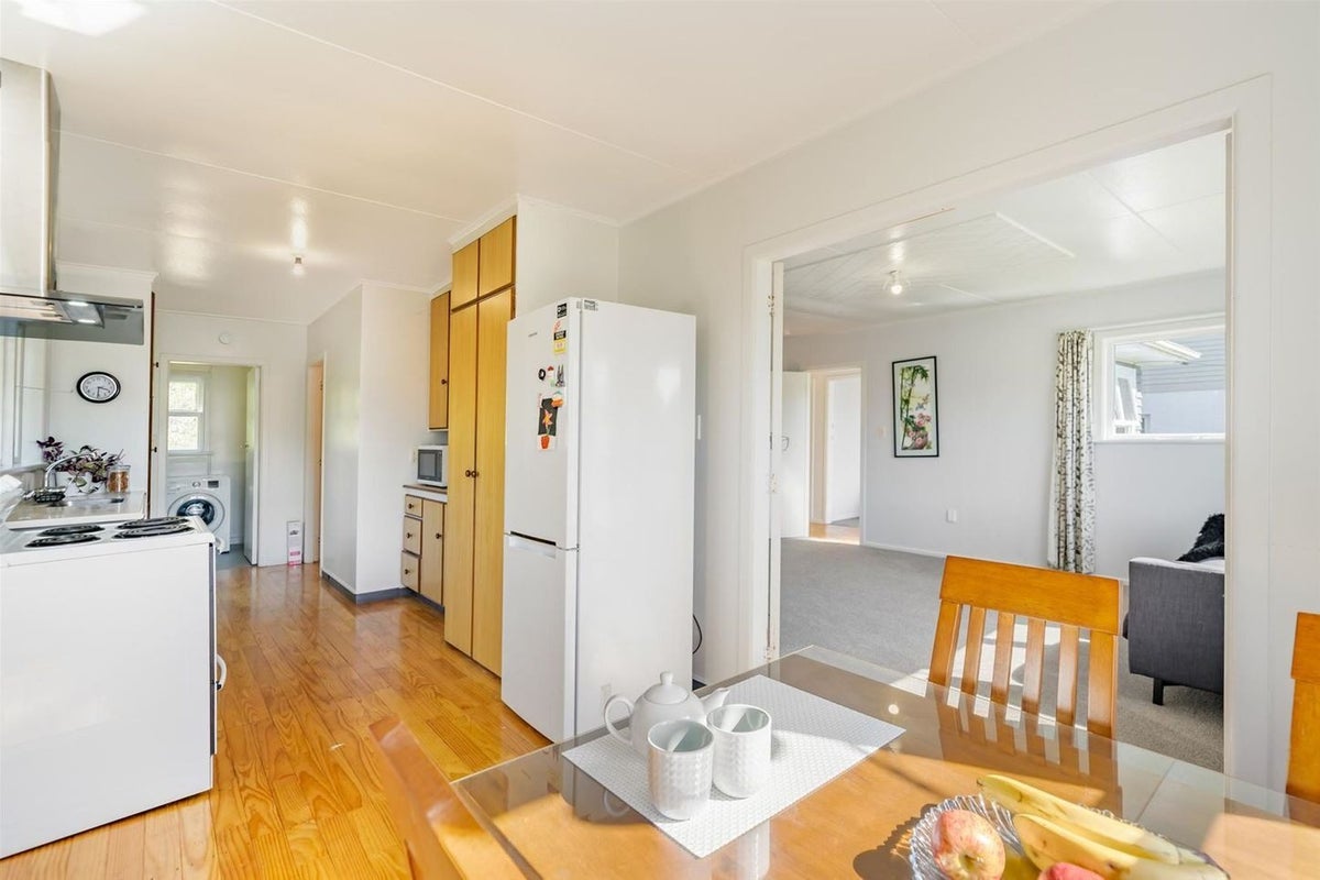 6 Reid Road, Wainuiomata, Lower Hutt - Carousel 2