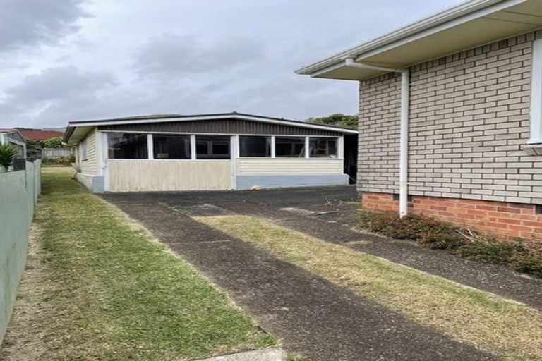 111 Wallace Road, Mangere Bridge, Auckland - Carousel 2