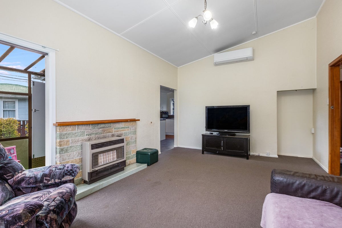 105 Wood Street, Wainuiomata, Lower Hutt - Carousel 2