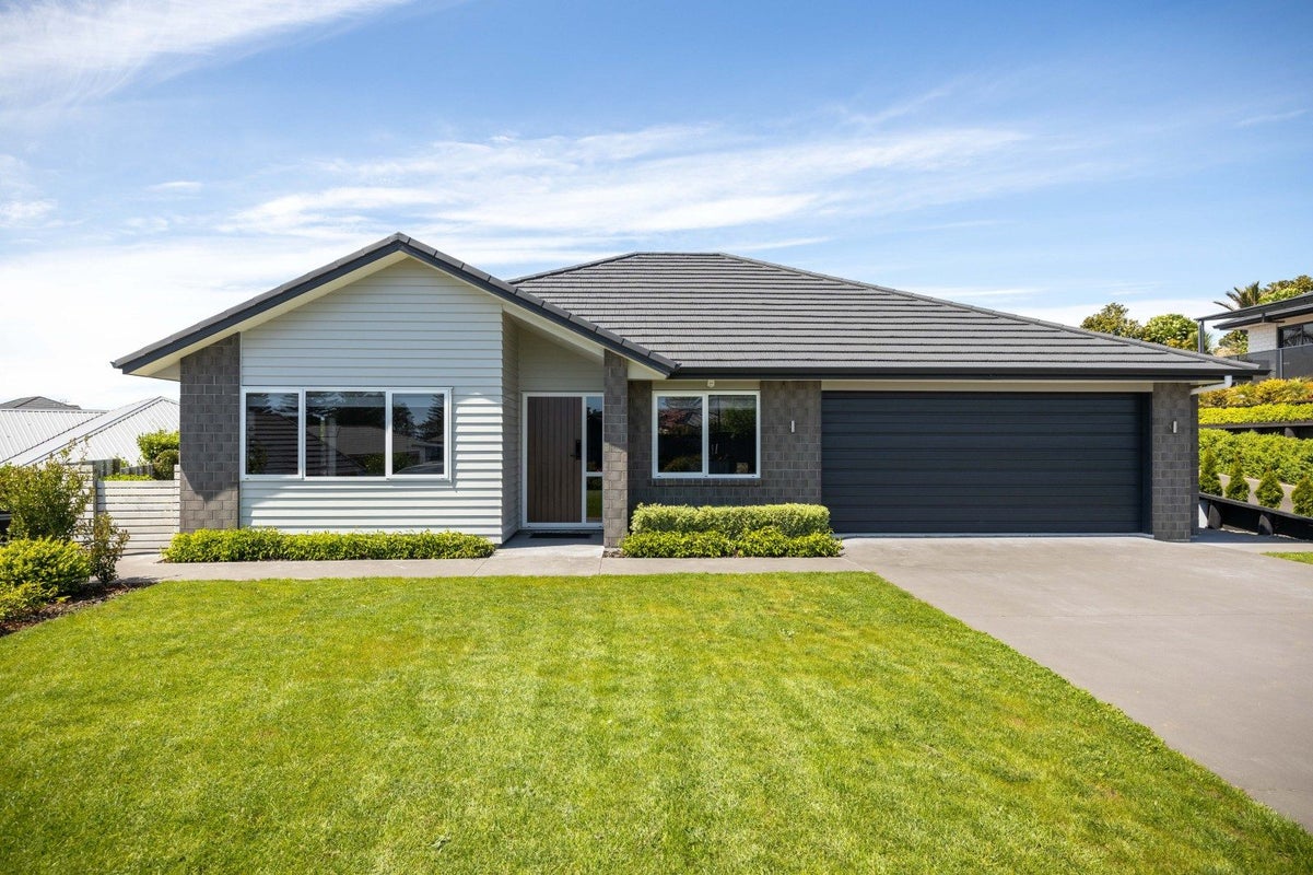 3 Oakmont Crescent, Waiwhakaiho, New Plymouth - Carousel 1