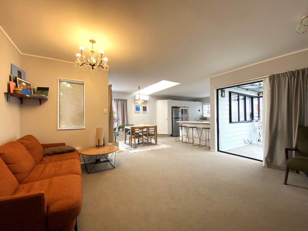 2/12 Shakespeare Road, Milford, Auckland - Carousel 2