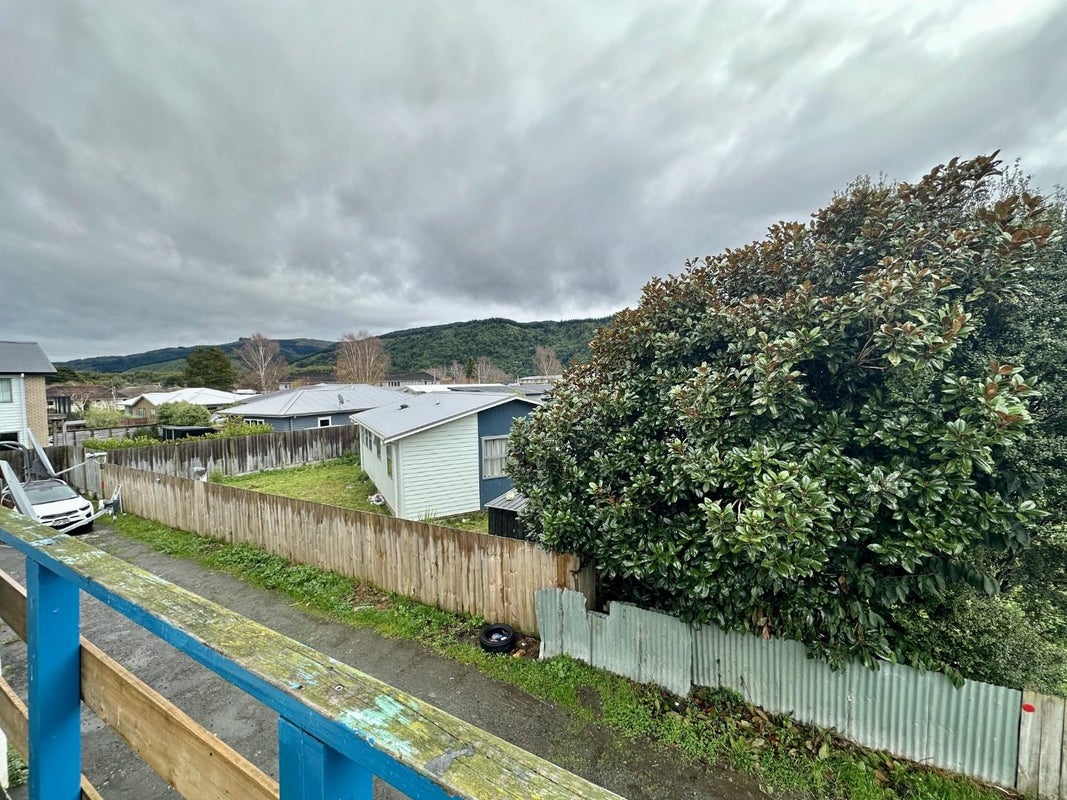 8/43A MERTON ST, TRENTHAM, UPPER HUTT - Carousel 14