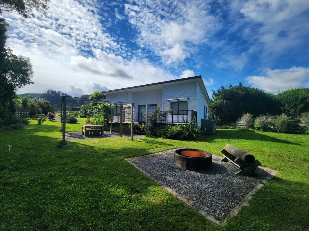 28 Ihaka Hakuene Street, Manakau, Levin - Carousel 1