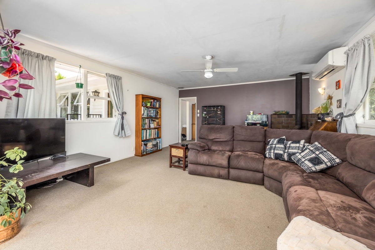 546 Whangaparaoa Road, Stanmore Bay, Whangaparaoa - Carousel 2