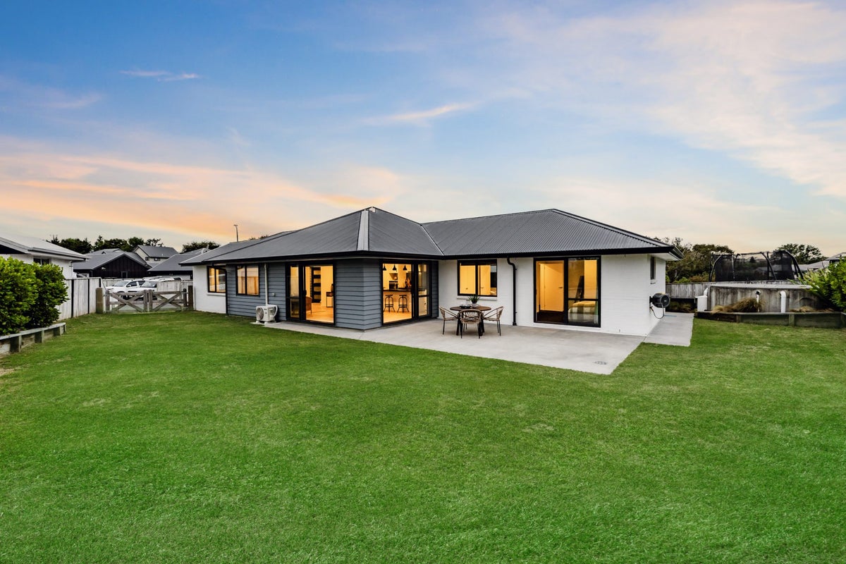 5 Magnolia Lane, Helensville - Carousel 2