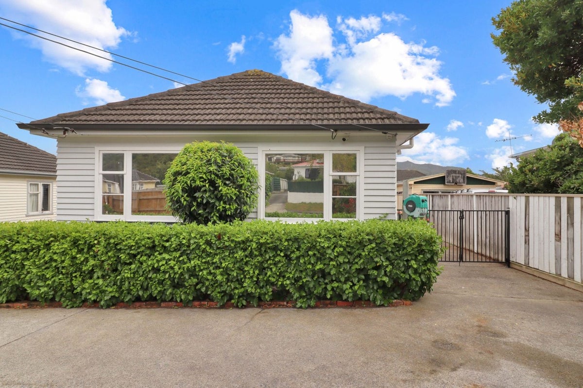 25 Thirlmere Street, Wainuiomata, Lower Hutt - Carousel 13