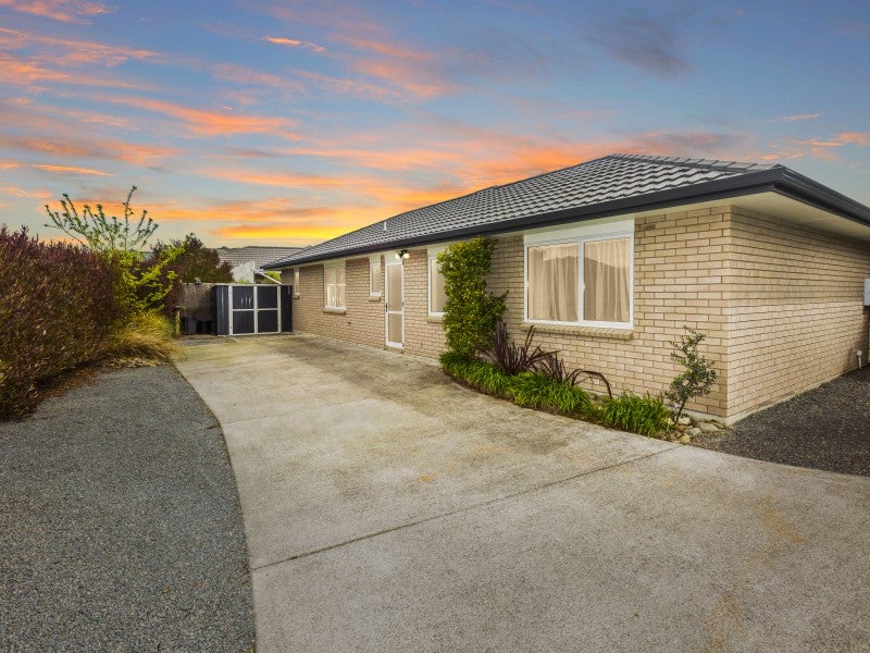 62 Sunstone Crescent, Brown Owl, Upper Hutt - Carousel 1