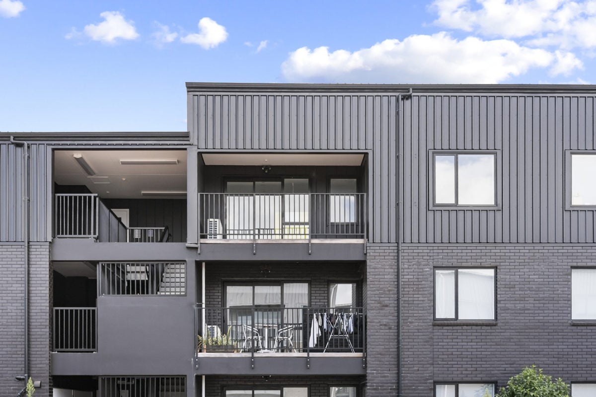 206/28C Eileen Newey Place, Henderson, Auckland - Carousel 1