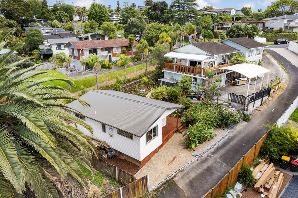 25 Woodcote Drive, Glenfield, Auckland - Carousel 1