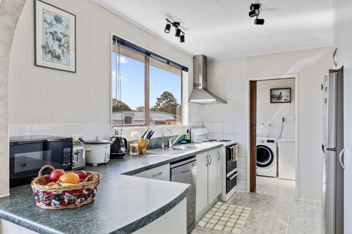 24 Sole Avenue, Bell Block, New Plymouth, Taranaki - Carousel 2