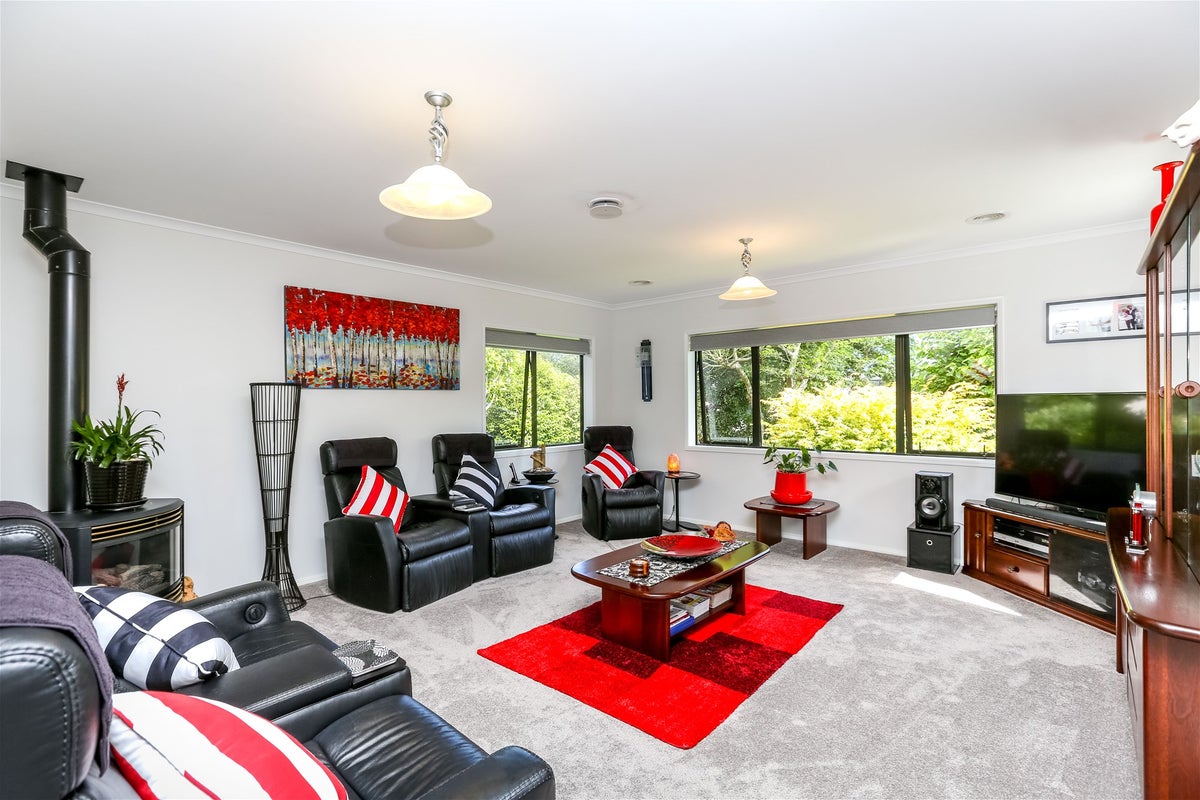 5 Ashmore Drive, Frankleigh Park, New Plymouth - Carousel 2