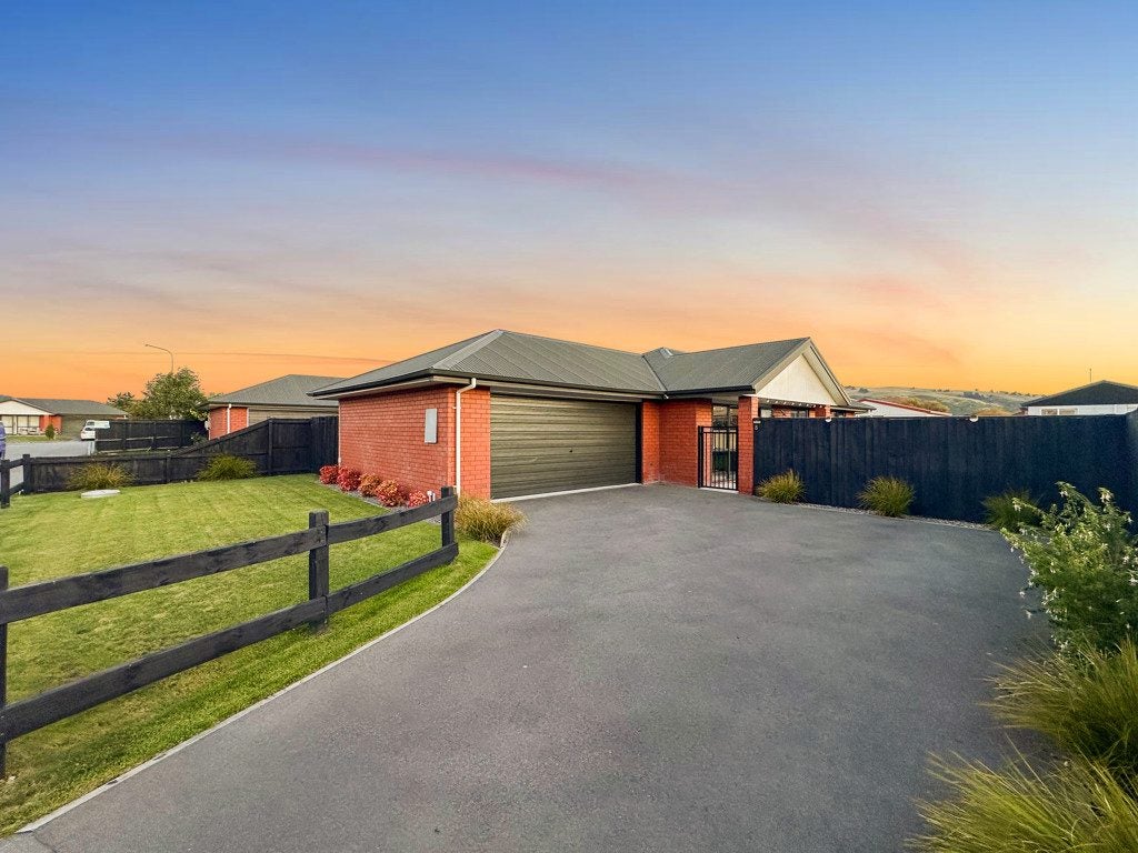 8 Reserve Close, Woolston, Christchurch - Carousel 1