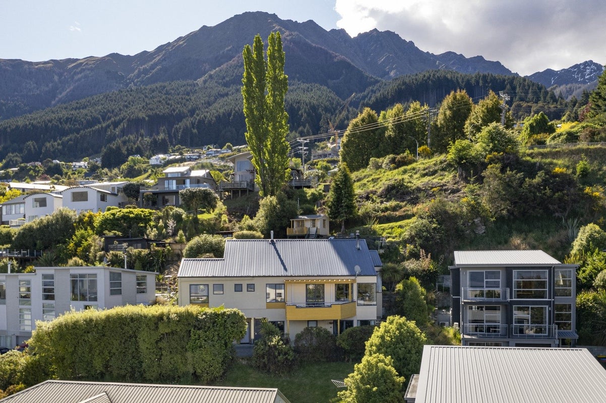 24 Sainsbury Road, Fernhill, Queenstown - Carousel 2
