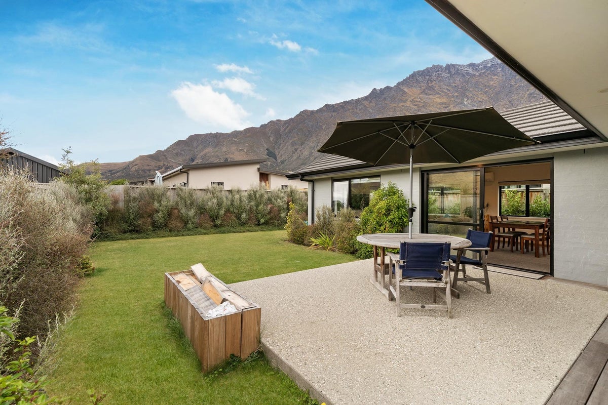 12 Shepherd Road, Jacks Point, Queenstown - Carousel 12