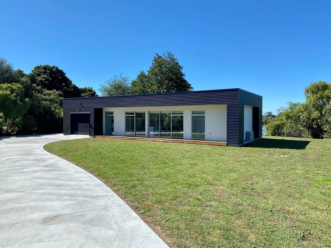 7 River Downs, Horsham Downs, Hamilton - Carousel 1