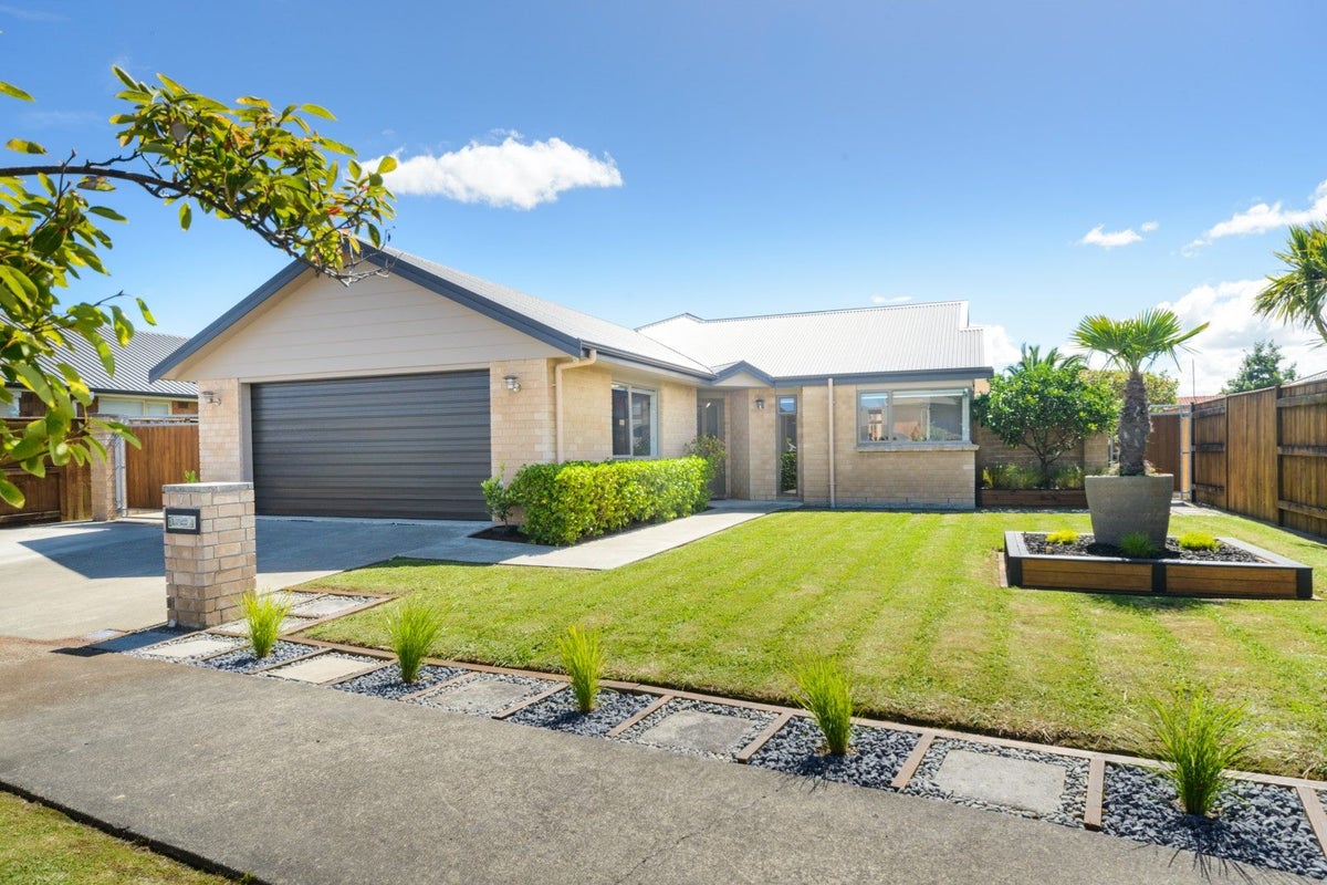 7 Walnut Grove, Kelvin Grove, Palmerston North - Carousel 2