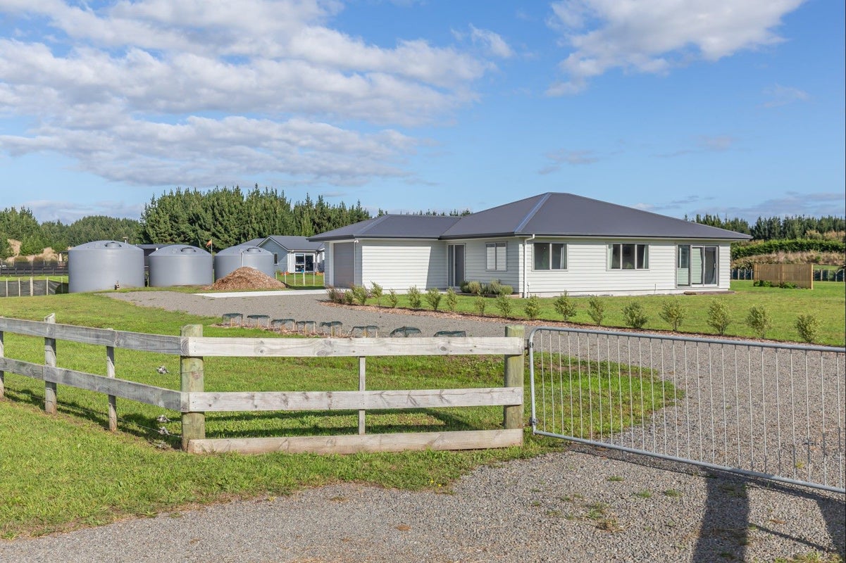 41 Kanuka Drive, Waitarere, Levin - Carousel 1