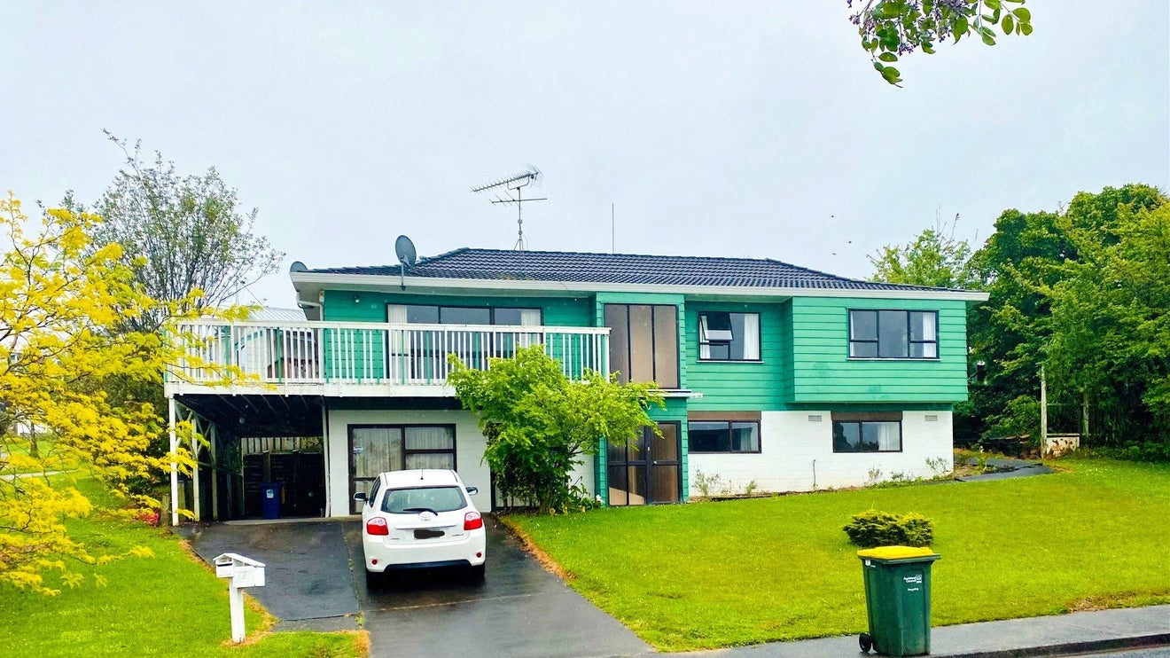 2 Remus Place, Totara Vale, Auckland - Carousel 1