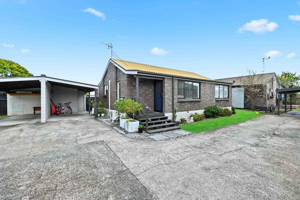 15C St Olpherts Avenue, Hamilton East, Hamilton - Carousel 1
