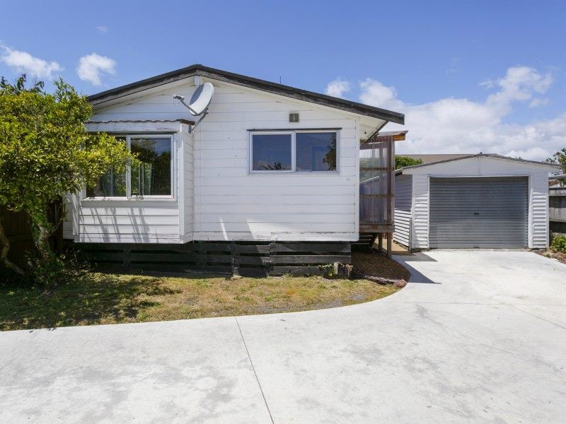 11 Ingle Avenue, Waipahihi, Taupo - Carousel 13