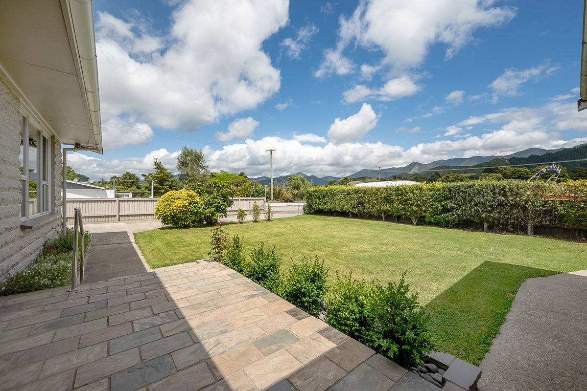 701 State Highway 1, Otaki - Carousel 50