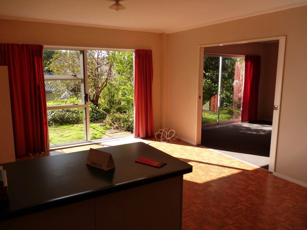 48 Girrahween Drive, Totara Vale, Auckland - Carousel 1