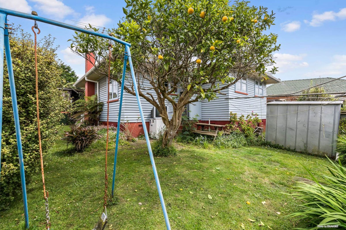 16 Botany Road, Howick, Auckland - Carousel 2