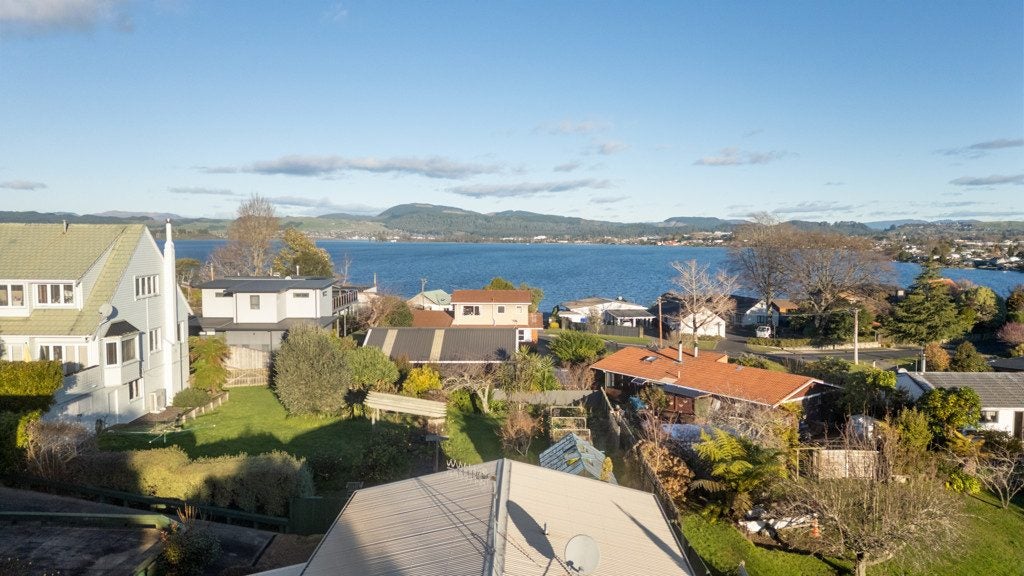 4A Pah Road, Kawaha Point, Rotorua - Carousel 39