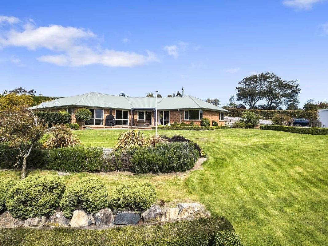 8 Wavy Knowes Drive, Waldronville, Dunedin - Carousel 1