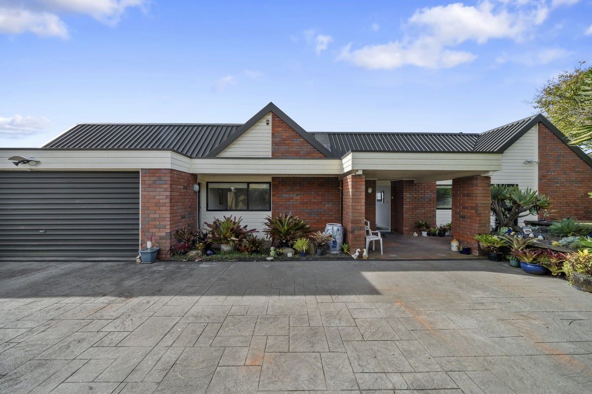 10 Neralee Court, Conifer Grove, Takanini - Carousel 2