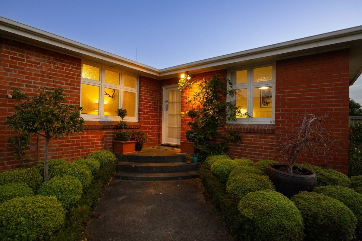 16 Aberdeen Avenue, Takaro, Palmerston North - Carousel 2
