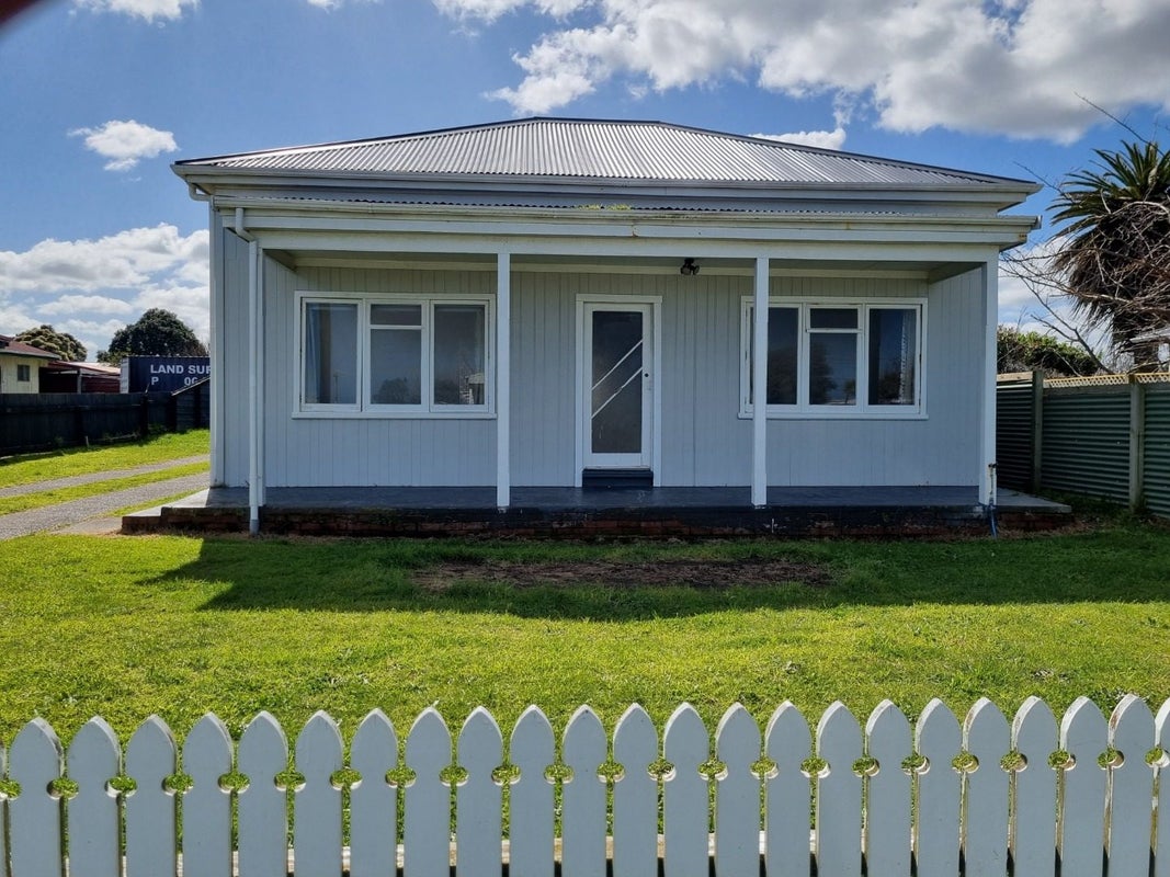 90 Hinau Street, Castlecliff, Whanganui - Carousel 1