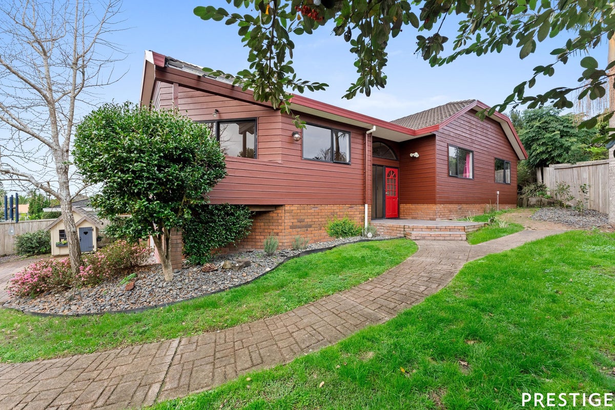 10 Ballini Rise, West Harbour, Auckland - Carousel 1