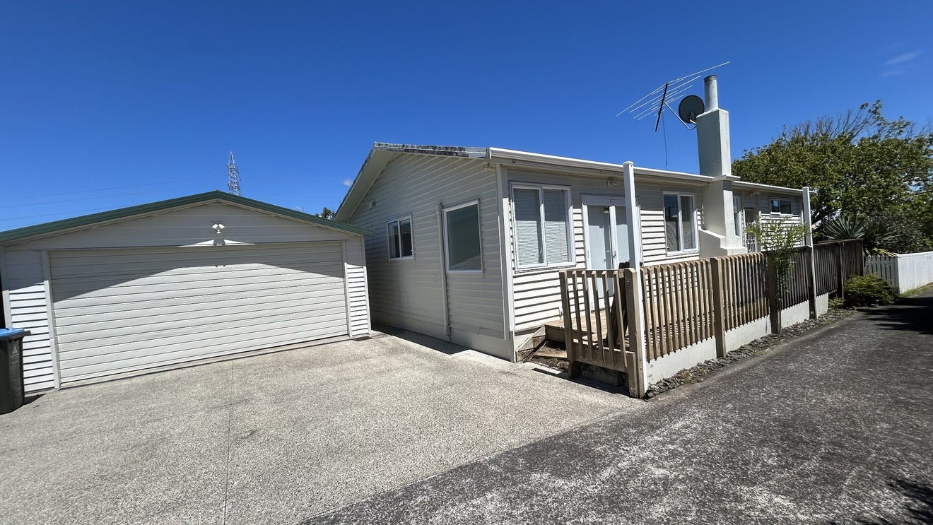 36 Busby Street, Blockhouse Bay, Auckland - Carousel 1