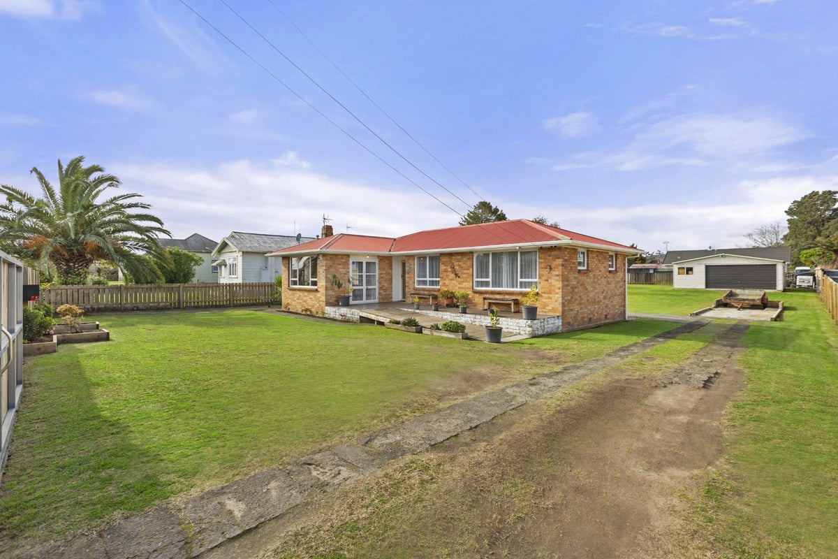 136 Hakanoa Street, Huntly - Carousel 33